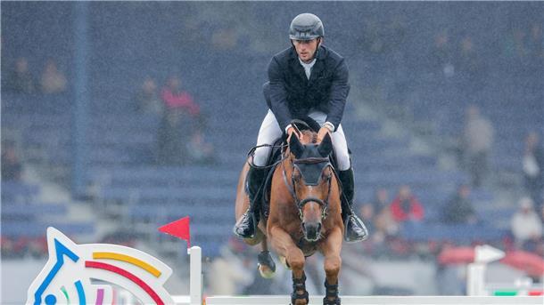 Richard Vogel sorgt nach Platz zwei am Vortag für den ersten CHIO-Heimsieg. 
