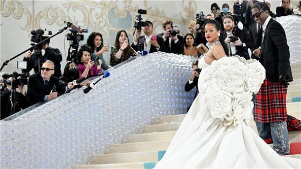 „Ikone“: Stars gedenken Karl Lagerfeld beim „Met Ball“ Rihanna und A$AP Rocky bei der Eröffnung der Ausstellung „Karl Lagerfeld: A Line of Beauty“ im New Yorker Metropolitan Museum of Art.