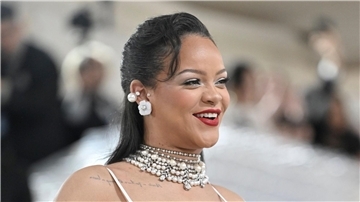 Rihanna zeigt sich in einem Instagram-Post beim Stillen.