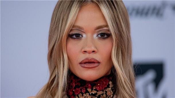 Rita Ora war ein Jahr alt, als sie mit ihren Eltern nach England kam.