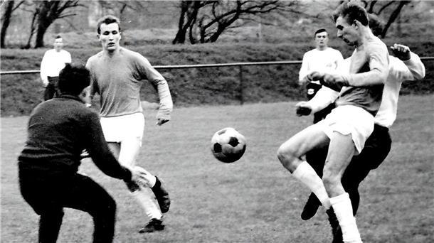 Szene aus einem Fußballspiel in den 1960ern.
