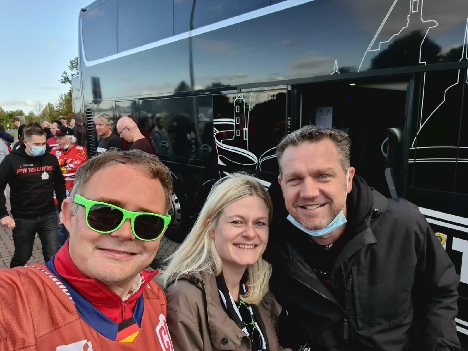Robert, Christine und Wolle (von links) auf dem Rasthof Plötzetal bei Halle in S...