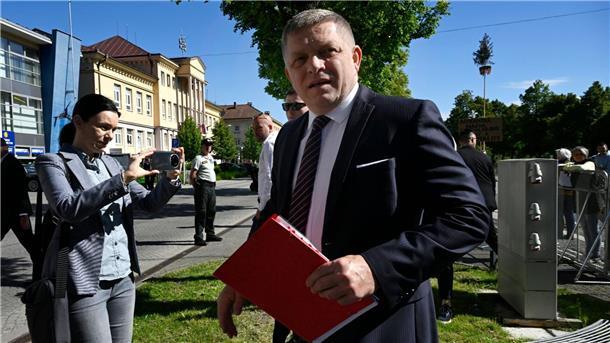 Wichtige Fragen zum Attentat auf Fico - und die Antworten Robert Fico kurz vor dem Attentat in Handlova. Der Stellvertreter des Regierungschefs sagt, sein Zustand habe sich „stabilisiert, ist aber weiterhin ernst“.