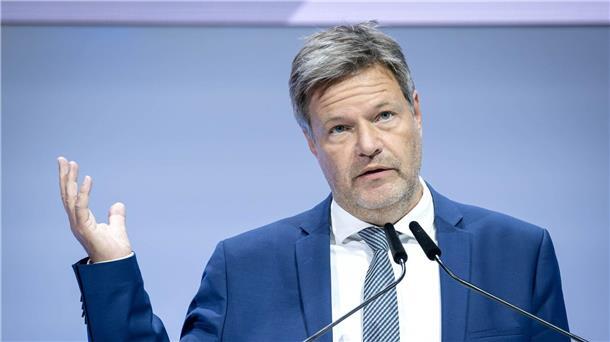 Habeck sieht Fortschritte im Streit ums Heizungsgesetz Robert Habeck beim Deutschen Sparkassentag in Hannover.