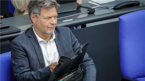 Pulver in Umschlag an Habeck wahrscheinlich Schleifsand Robert Habeck (Bündnis 90/Die Grünen).