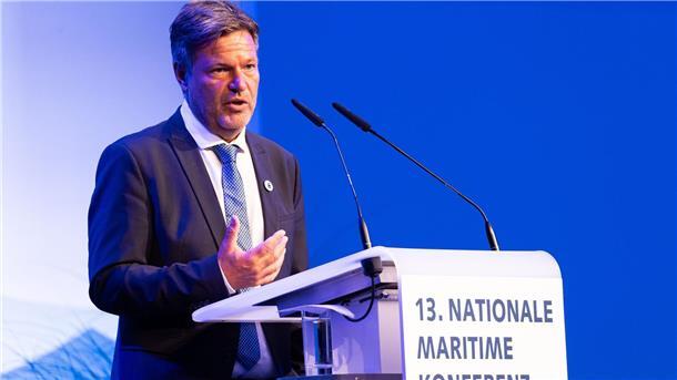 Bremerhaven als zweiter Standort für Konverterbau vorgesehen Robert Habeck (Bündnis 90/Die Grünen), Bundesminister für Wirtschaft und Klimaschutz.