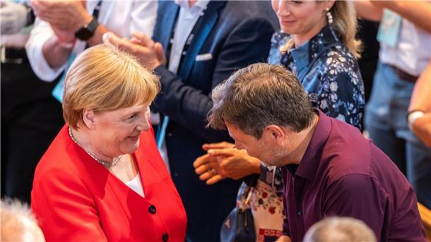 Habeck lobt Merkels „Normalität in Perfektion“ Robert Habeck mag den feinen Spott von Angela Merkel.