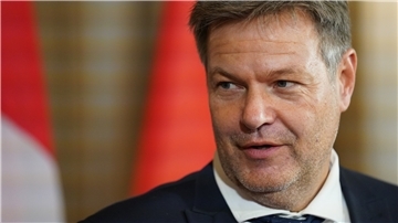 Robert Habeck will auch Stromkunden entlasten.
