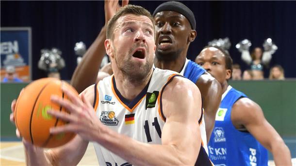 Robert Oehle (links) verlässt die Eisbären, bleibt der ProA aber erhalten.