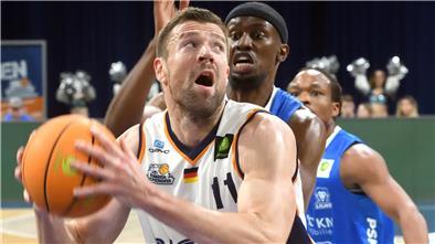Robert Oehle (links) verlässt die Eisbären, bleibt der ProA aber erhalten.