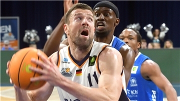 Robert Oehle (links) verlässt die Eisbären, bleibt der ProA aber erhalten.