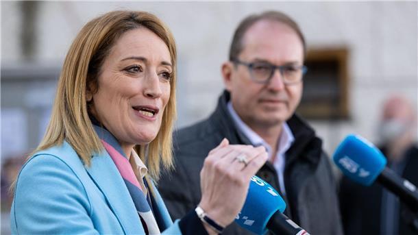 Metsola begrüßt deutsche Panzerlieferung an Ukraine Roberta Metsola, die Präsidentin des Europäischen Parlaments, und CSU-Landesgruppenchef Alexander Dobrindt bei der Winterklausur der CSU im Kloster Seeon.