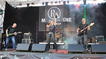 Wilstedt-Bremen: Rockwark steht im Finale des Wettbewerbs „Liet international“ Rockwark spielt Rockmusik mit plattdeutschen Texten - jetzt geht es für die Band rund um die Wilstedter Sängerin Karin Dittmers nach Korsika.