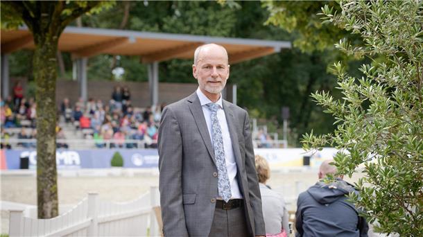 Rolf Sünderbruch, Vorsitzender des Kuratoriums für Pferdesport, muss nach den Reitertagen eine negative Bilanz ziehen - aber nur für den wirtschaftlichen Bereich.