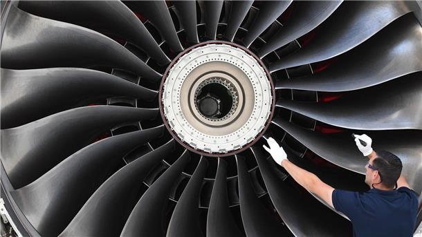 Großer Stellenabbau bei Triebwerkshersteller Rolls-Royce Rolls-Royce baut vor allem Antriebe für Großraumflugzeuge, die auf Langstreckenverbindungen von Kontinent zu Kontinent zum Einsatz kommen.