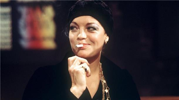 Romy raucht - vor 50 Jahren war sowas im Fernsehen kein Problem. (Archivbild)