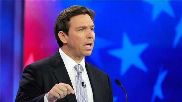 Schrille Republikaner-Debatte - mit Stöckelschuh-Attacke Ron DeSantis - derzeit Floridas Gouverneur - versuchte, sich in einer Fernsehdebatte zu profilieren.
