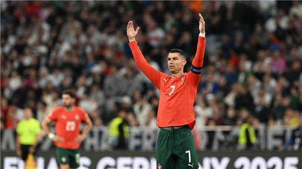 „Extrem bitter“: Ronaldo schockt DFB-Team im Halbfinale Ronaldo erzielt einen Treffer gegen das deutsche Team.