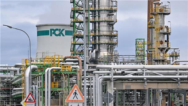 Rosneft Deutschland: Regierung prüft Enteignung Rosneft ist Mehrheitseigner der Raffinerie PCK im brandenburgischen Schwedt.