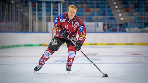 Ross Mauermann auf dem Eis in der Eisarena Bremerhaven.