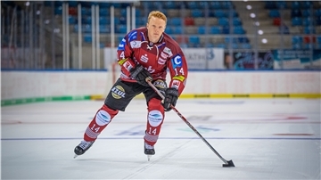 Ross Mauermann auf dem Eis in der Eisarena Bremerhaven.
