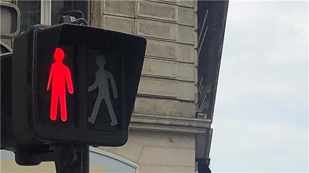 Rote Ampeln werden in Frankreich gerne auch ignoriert.