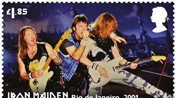 Royal Mail ehrt britische Musiker: Dave Murray, Bruce Dickinson und Janick Gers in Aktion.