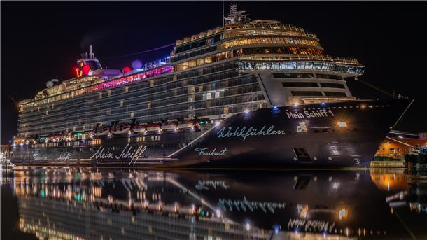 Rückkehr nach Bremerhaven: die „Mein Schiff 1“.
