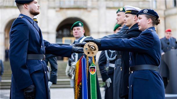 Rund 230 Soldaten haben gelobt, der Bundesrepublik treu zu dienen.