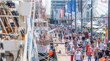 Rund 350.000 Besucher werden in diesem Jahr bei den Maritimen Tagen erwartet. Auch „Open Ship“ wird es wieder geben. Archiv-Foto: Hartmann