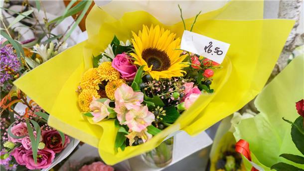 Florist: „Valentin ist nicht mehr reiner Männergeschenktag“ Rund um Valentin geben die Deutschen doppelt so viel für Schnittblumen aus wie in einer normalen Woche.