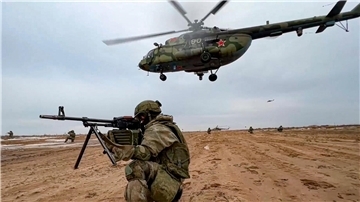 Russische Marineinfanteristen während der Militärübungen „Union Courage-2022“ zwischen Russland und Belarus auf dem Truppenübungsplatz Obuz-Lesnovski unmittelbar vor Kriegsbeginn im letzten Jahr.