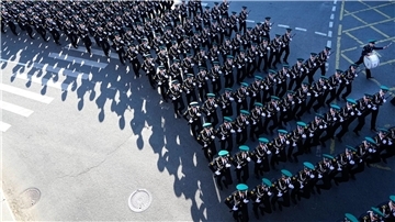 Russische Soldaten marschieren in Moskau zum Roten Platz, um an einer Generalprobe für die Militärparade zum Tag des Sieges teilzunehmen.