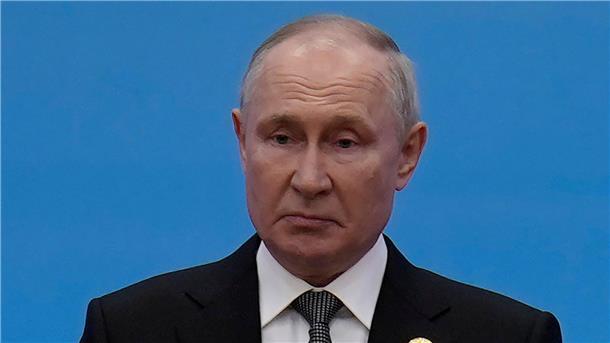 London: Russlands Militärkosten erhöhen Druck auf Wirtschaft Russland will im kommenden Jahr sechs Prozent seines BIP für Verteidigung ausgeben. Das wird die Wirtschaft des von Wladimir Putin regierten Landes zunehmend belasten, so Experten.