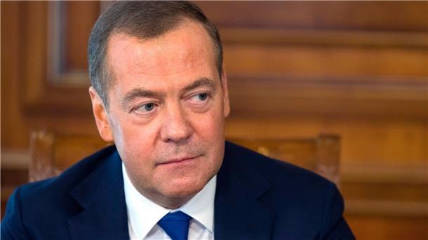 Ex-Präsident Medwedew droht mit Raketen auf Berlin Russlands Ex-Präsident Dmitri Medwedew will 1500 Panzer bauen.