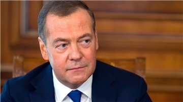 Russlands Ex-Präsident Dmitri Medwedew will 1500 Panzer bauen.