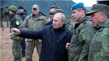Russlands Präsident Wladimir Putin besucht ein militärisches Ausbildungszentrums für Reservisten in der Region Rjasan.