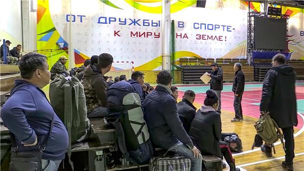 Angst vor der Einberufung: Russischer Exodus Russlands Präsident Wladimir Putin hat eine Mobilmachung verkündet - viele Russen verlassen das Land.