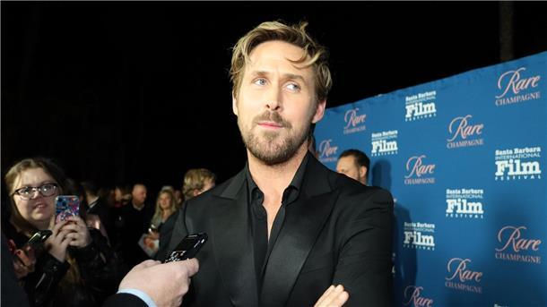 Ryan Gosling auf dem Roten Teppich, bevor er den Kirk Douglas Award for Excellence in Film vom Santa Barbara International Film Festival 2024 erhält.