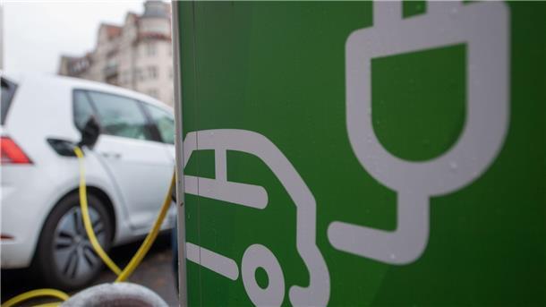 Saarland startet Initiative für neue Kaufprämie für E-Autos Saarland pocht auf Wiedereinführung einer Kaufprämie für E-Autos. (Archivbild)
