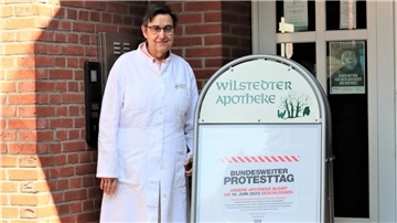 Sabine Blume-Forst führt seit 32 Jahren die Wilstedter Apotheke im Ortskern am Brink. Die 70-Jährige ist in Sorge um die Zukunft der ländlichen Apotheken und die Versorgung der Menschen.