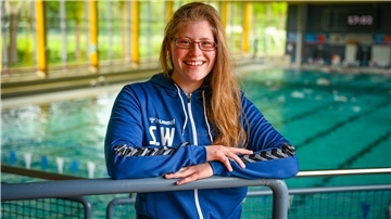 Sabrina Wessalowsk vom OSC Bremerhaven war mit ihren Leistungen bei den Deutschen Kurzbahnmeisterschaften überaus zufrieden. Foto Scheschonka
