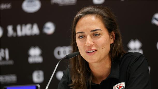 Sabrina Wittmann, Cheftrainerin des FC Ingolstadt, kann gut mit dem Hype um ihre Person umgehen.