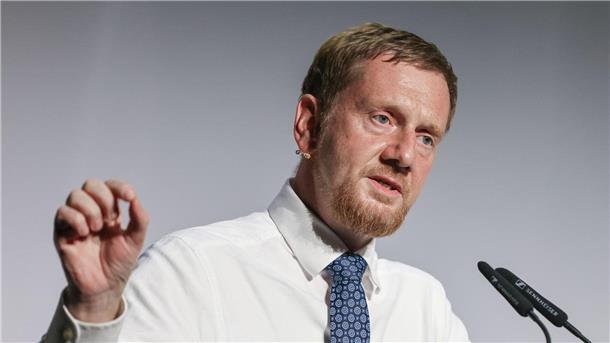 Kretschmer fordert erneut Obergrenze bei Migration Sachsens Ministerpräsident Michael Kretschmer fordert Leistungen für ausreisepflichtige Menschen zu kürzen.