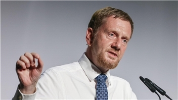 Sachsens Ministerpräsident Michael Kretschmer fordert Leistungen für ausreisepflichtige Menschen zu kürzen.