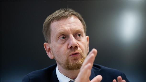 Städte fordern mehr Hilfe bei der Flüchtlingsunterbringung Sachsens Ministerpräsident Michael Kretschmer fordert noch vor dem geplanten Gespräch zur Asylpolitik mit dem Kanzler eine Obergrenze bei der Aufnahme von Geflüchteten.