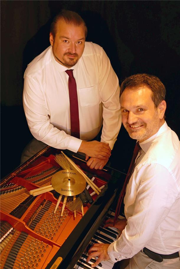 Sänger Emanuel Jahreis und Drummer Maximilian Suhr sind das Duo Emanuel & Maxi. Am 10. August treten sie in der Alten Bürger in Bremerhaven auf. 