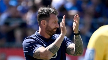 Sah den zweiten Saisonsieg seiner Mannschaft: Arminias Trainer Mitch Kniat.