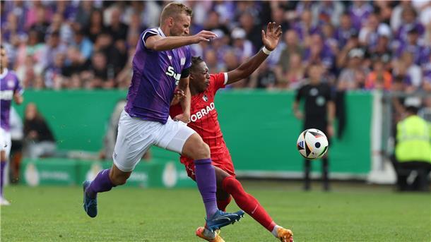Osnabrücker Kapitän fehlt drei Spiele Sah in Ingolstadt die Rote Karte: Osnabrücks Kapitän Timo Beermann (l).
