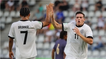 Said El Mala (r) gelangen zwei Tore beim 5:5 gegen England.